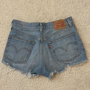 Levi’s 501 short raw hem